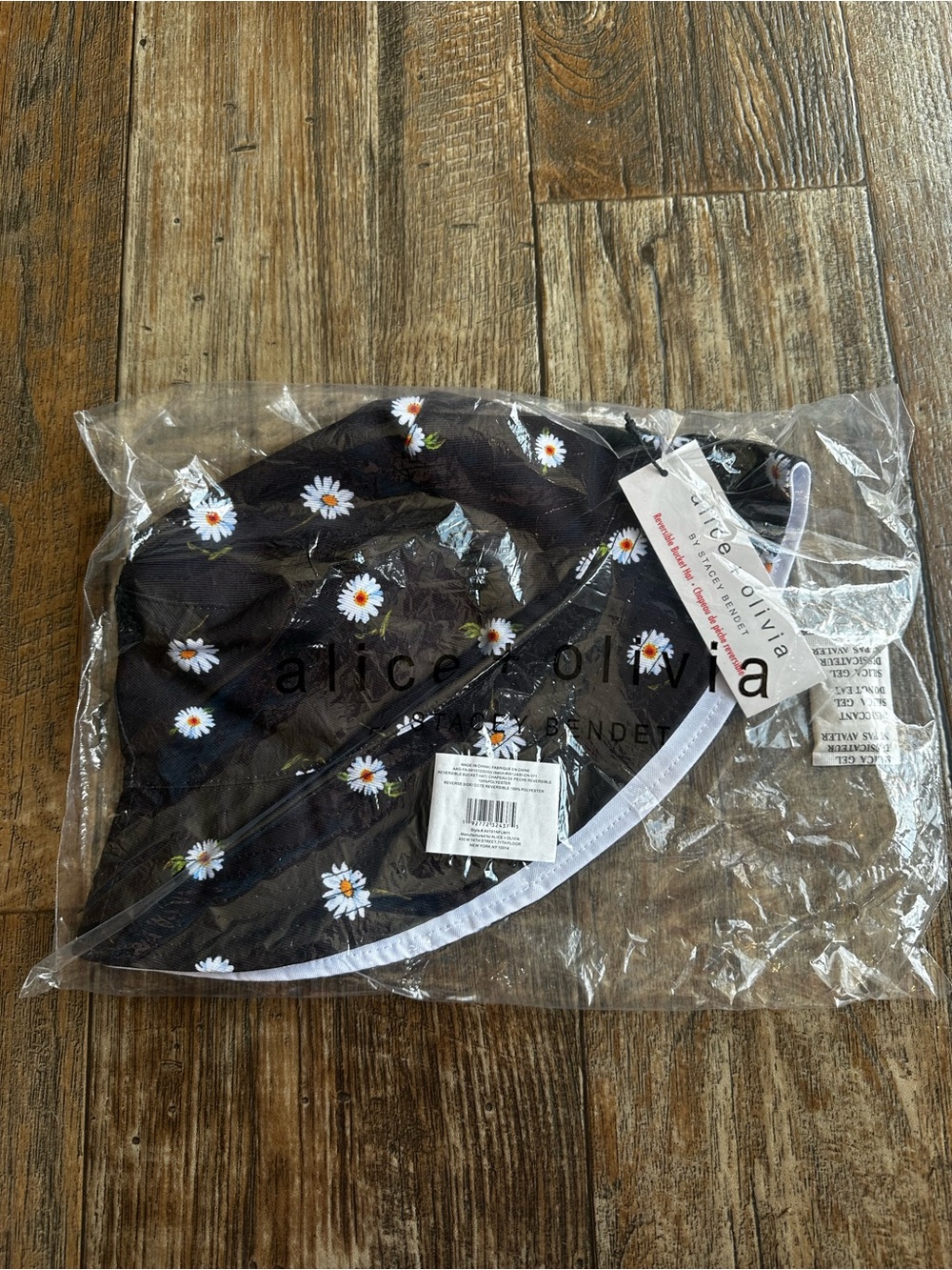 NWT Alice + Olivia by Stacey Bendet Reversible Daisy Floral Black Bucket Hat OS